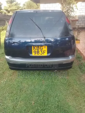 Toyota Raum 2000 Blue