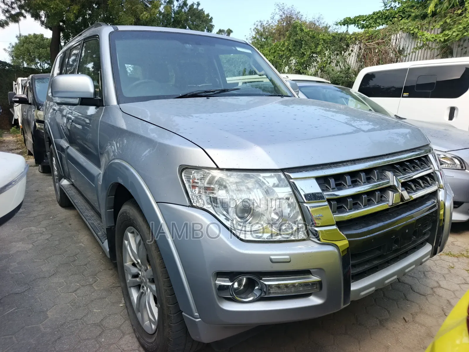 Mitsubishi Pajero V80 3.2 DI-D 2020 Silver