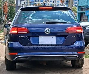 Volkswagen Golf Variant 2018 Blue