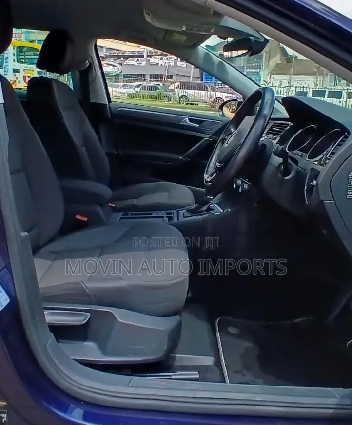 Volkswagen Golf Variant 2018 Blue