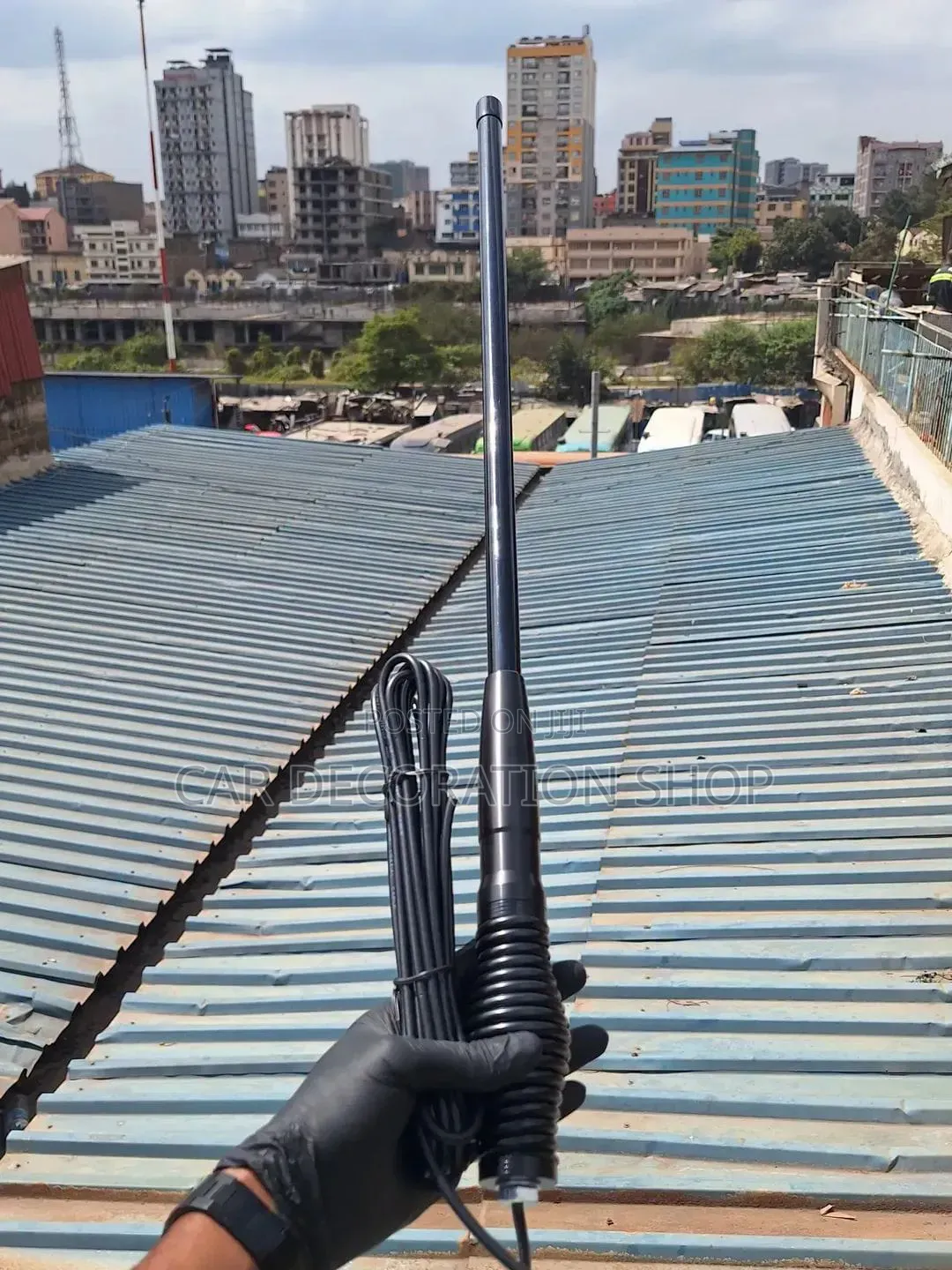 Car Bullbar Antenna Improves Radio Signal Range in Remote Areas