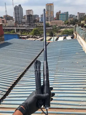 Car Bullbar Antenna Improves Radio Signal Range in Remote Areas