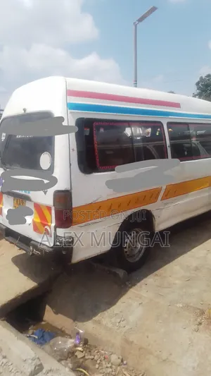 Toyota HiAce 2000 White