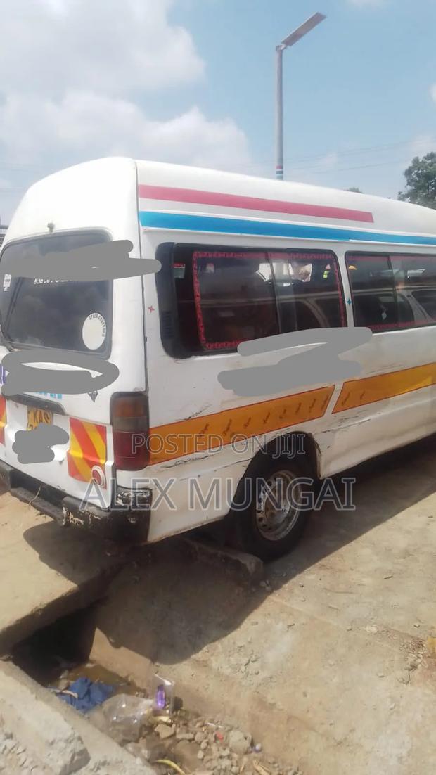 Toyota HiAce 2000 White