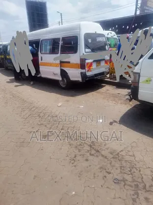 Toyota HiAce 2000 White