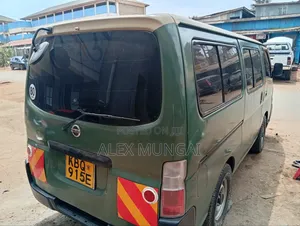 Nissan Caravan (Urvan) 2000 Green