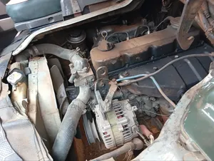 Nissan Caravan (Urvan) 2000 Green