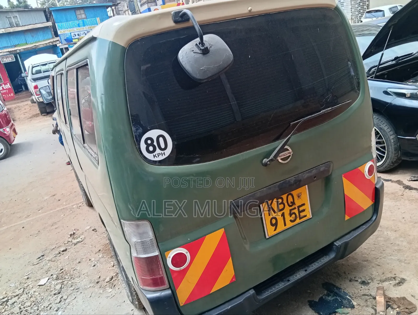 Nissan Caravan (Urvan) 2000 Green