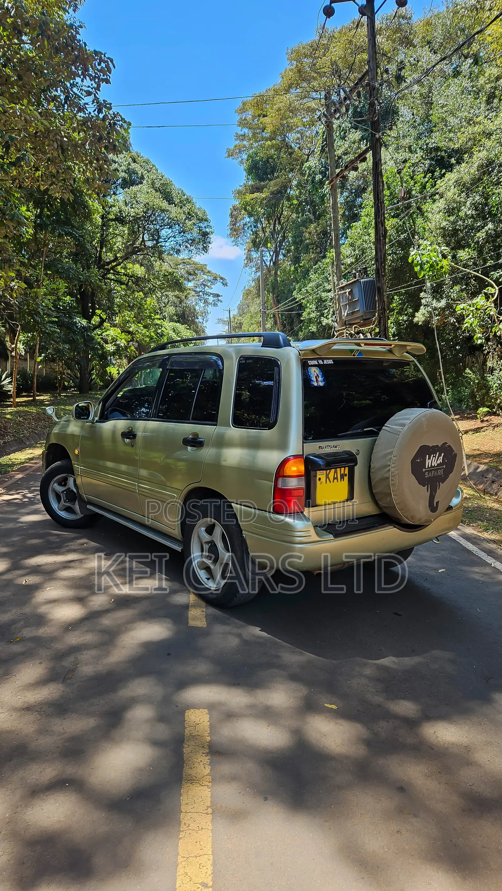Suzuki Escudo 2000 Gold