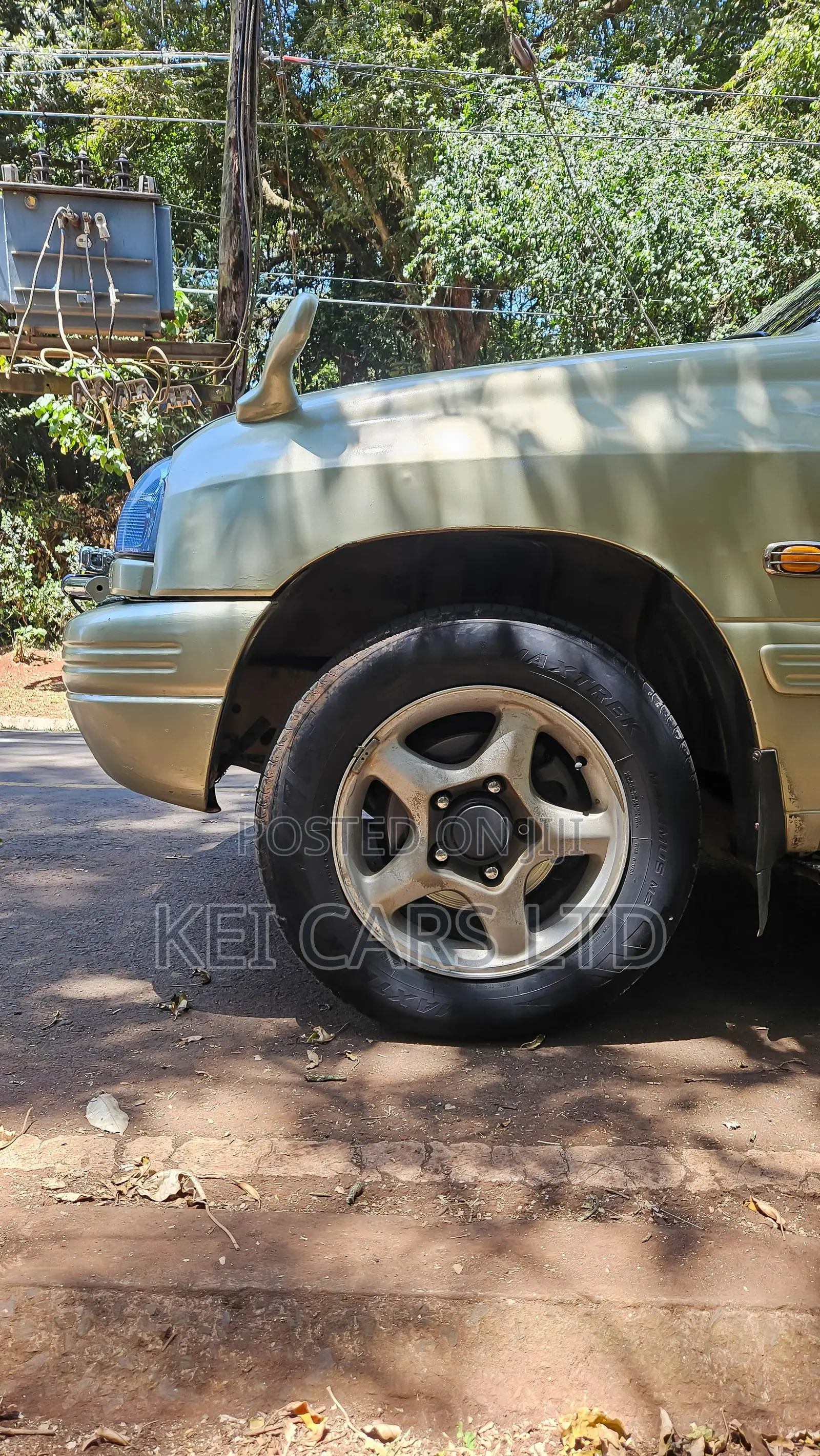 Suzuki Escudo 2000 Gold