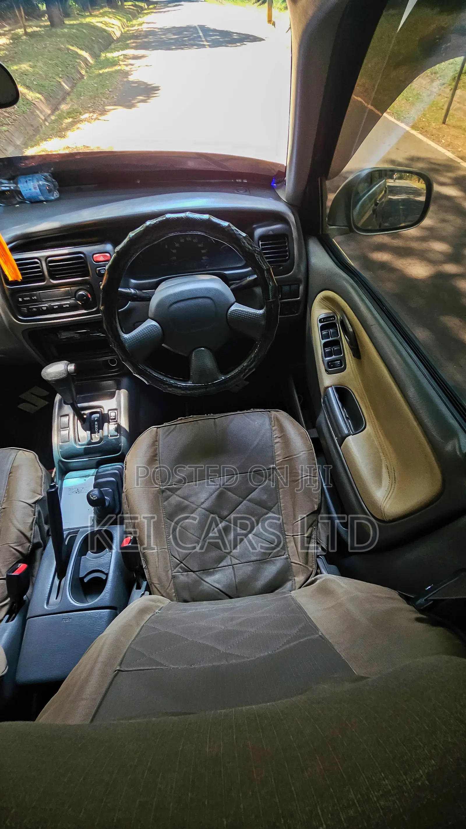 Suzuki Escudo 2000 Gold