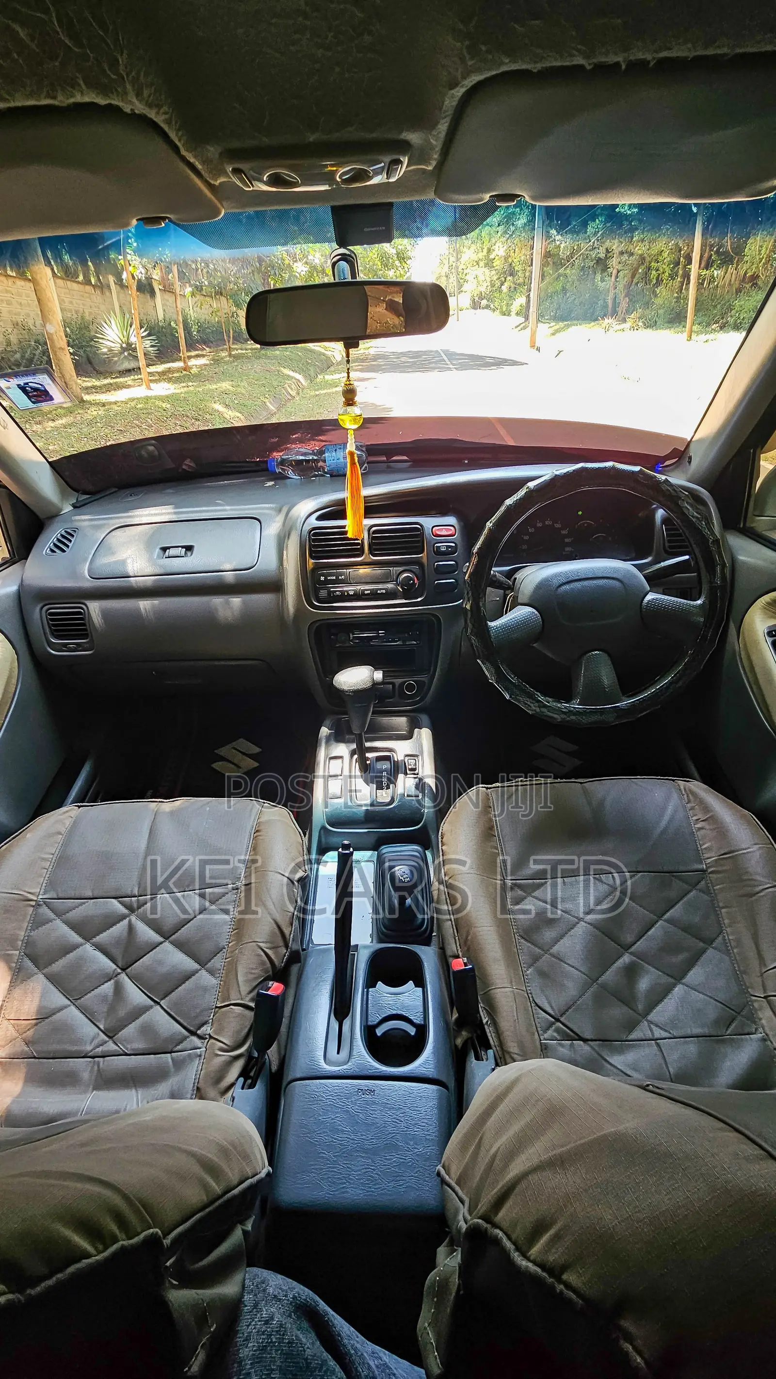 Suzuki Escudo 2000 Gold