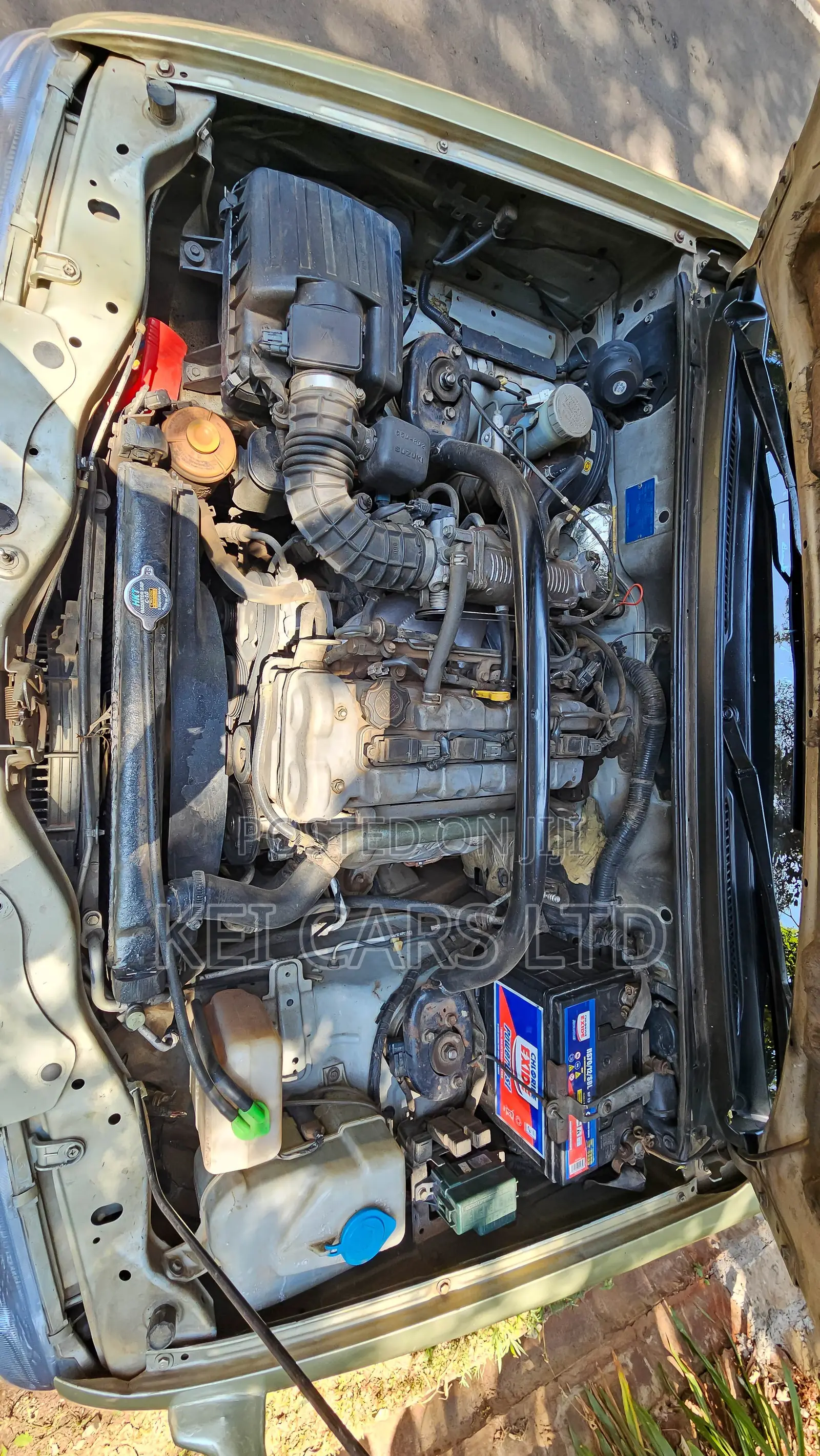 Suzuki Escudo 2000 Gold