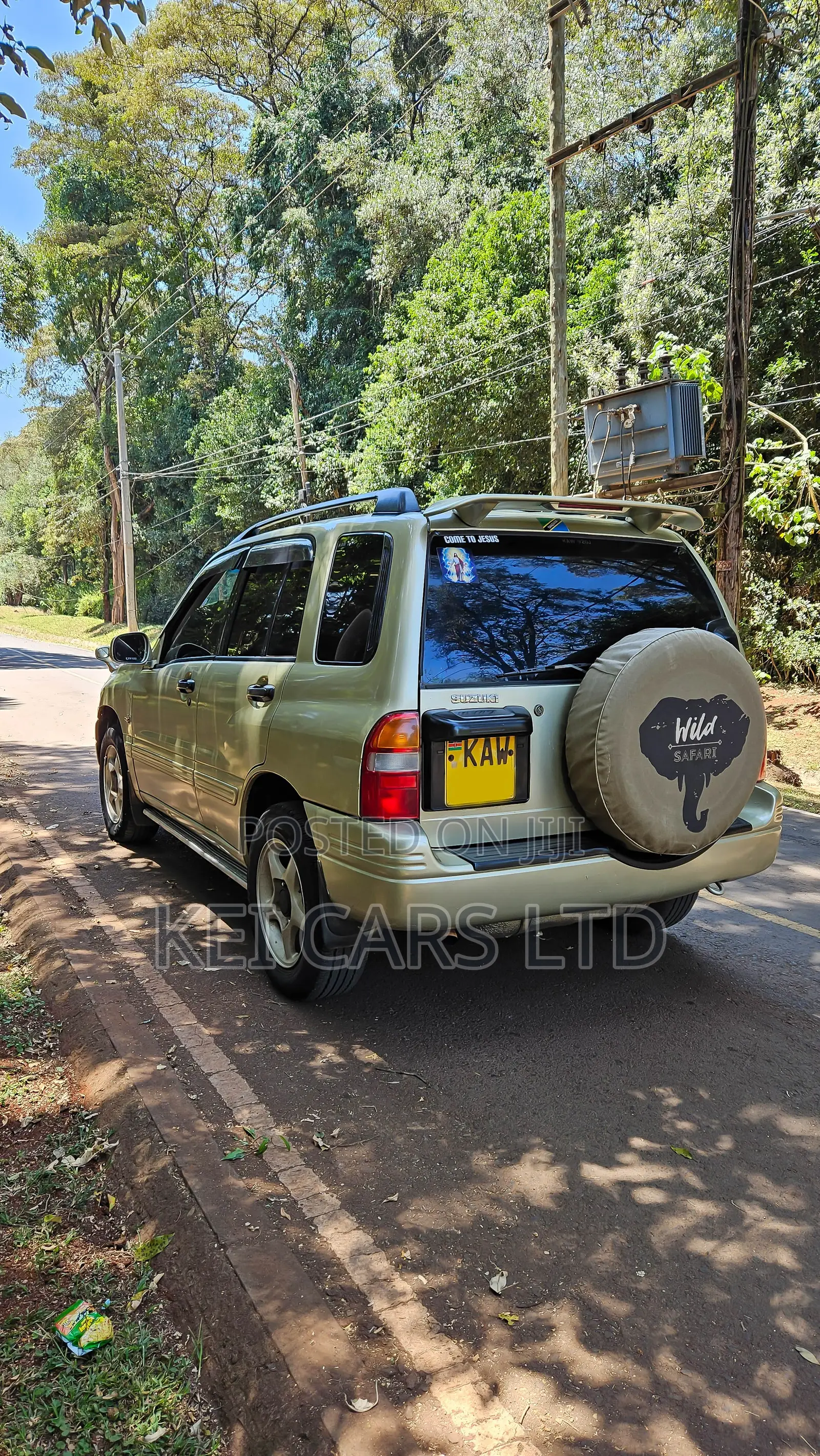 Suzuki Escudo 2000 Gold