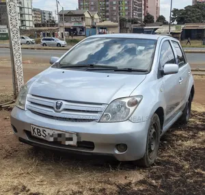 Toyota IST 2005 Silver
