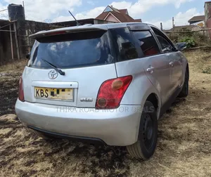 Toyota IST 2005 Silver