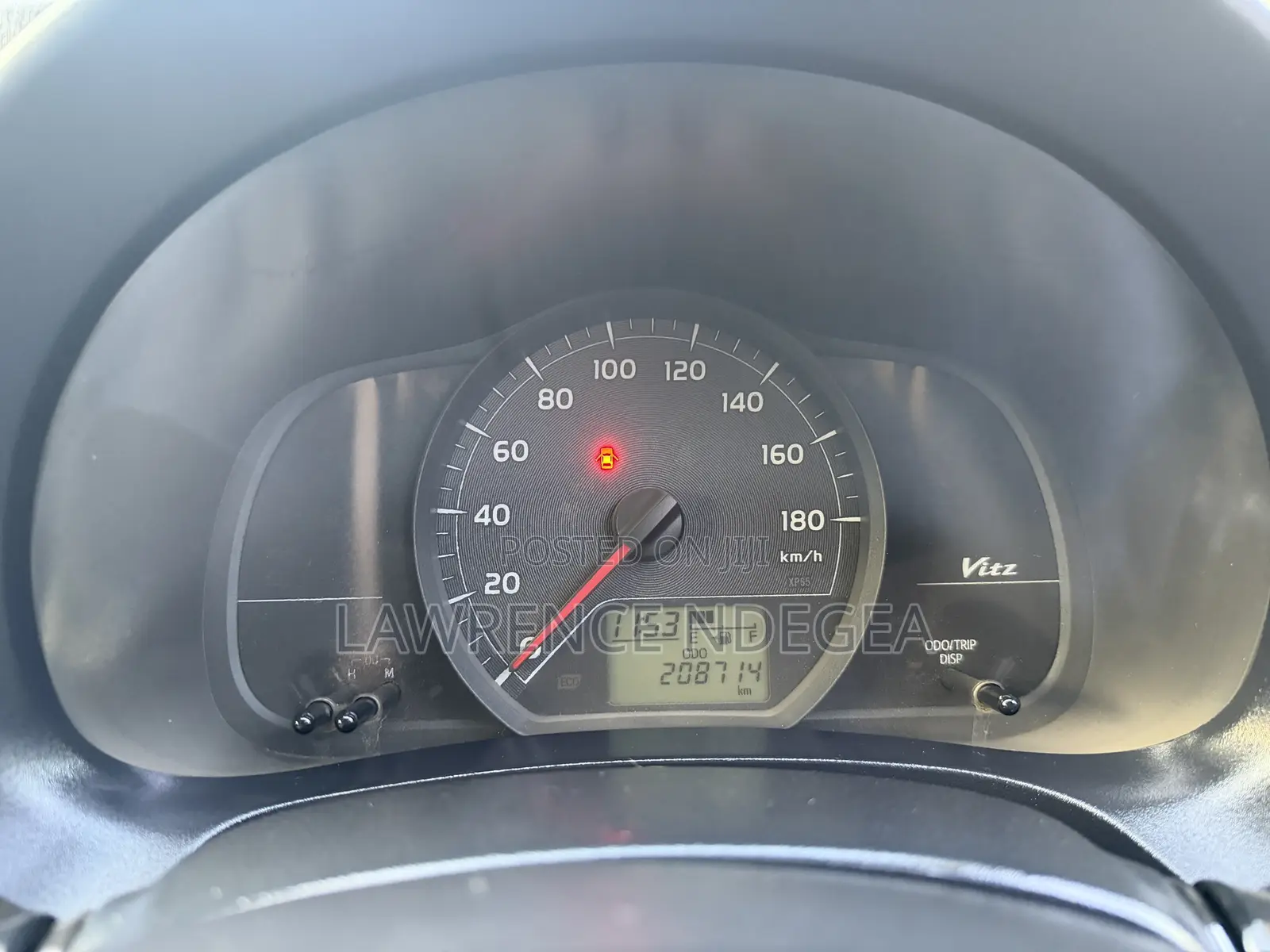 Toyota Vitz 1.3 FWD 5dr 2011 Silver