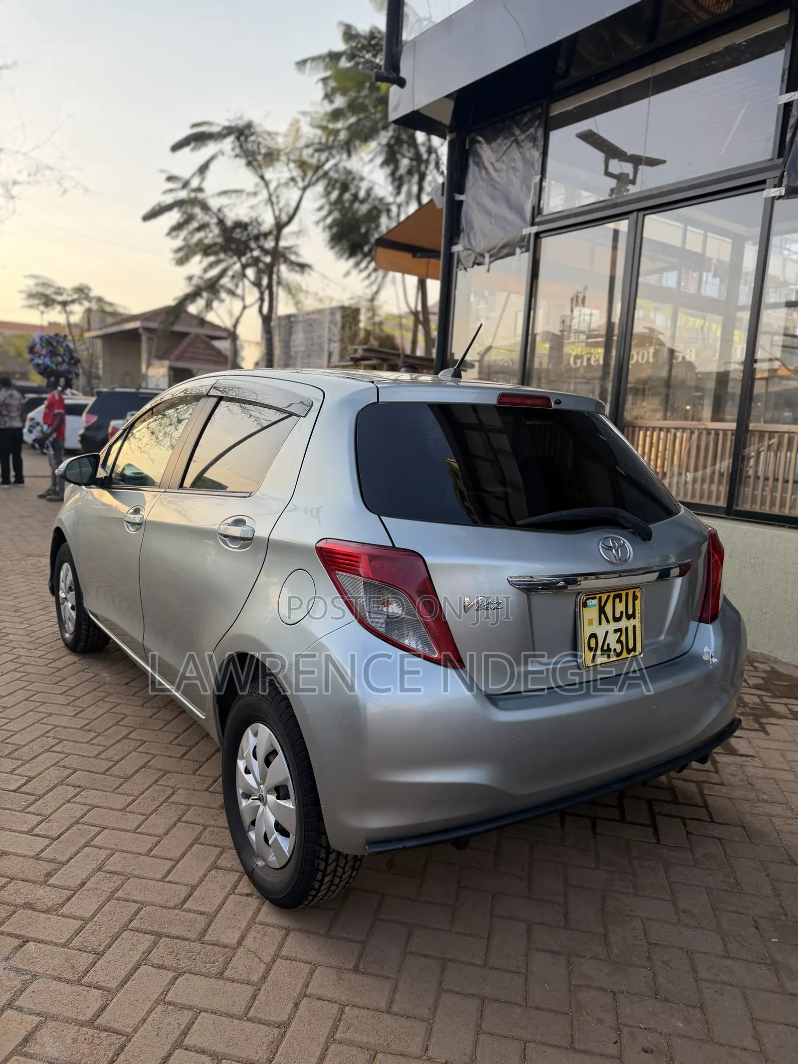 Toyota Vitz 1.3 FWD 5dr 2011 Silver