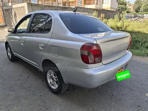 Toyota Platz 2001 Silver