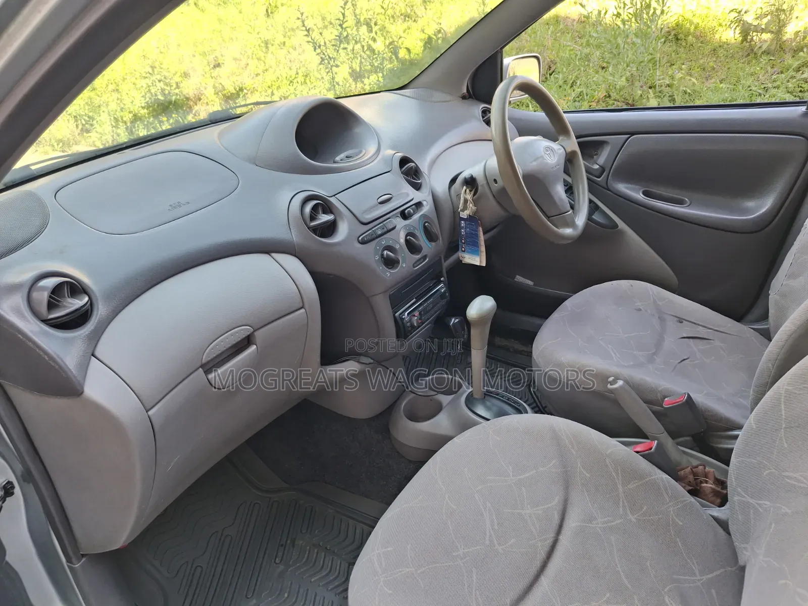 Toyota Platz 2001 Silver