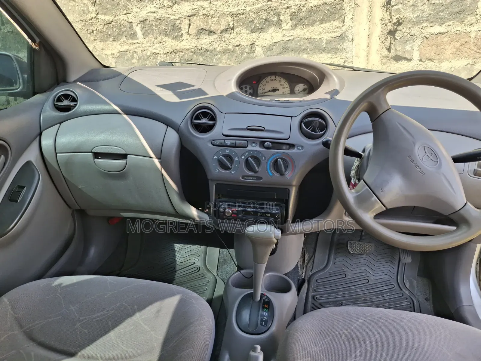Toyota Platz 2001 Silver