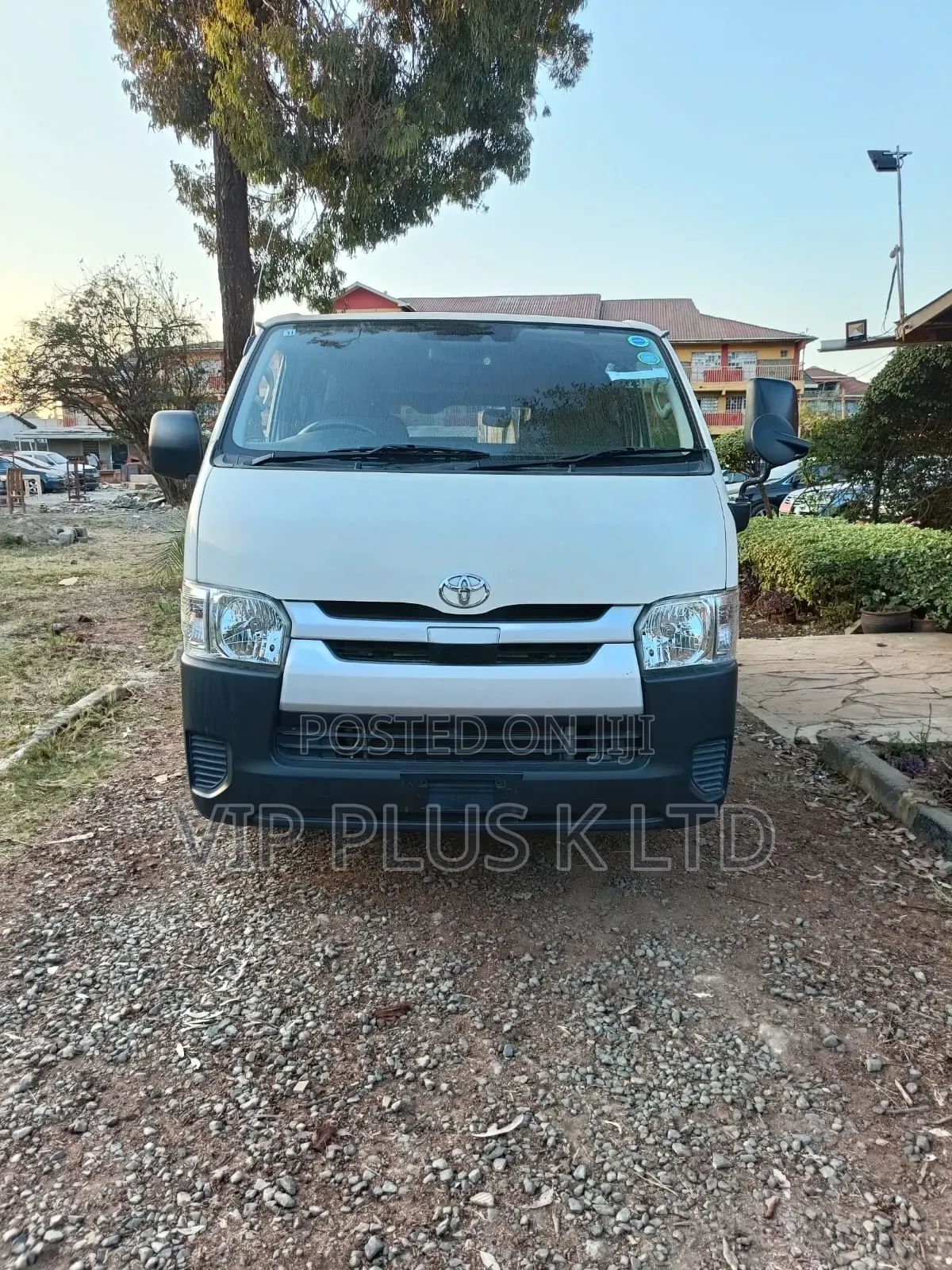 Toyota HiAce 2019 White