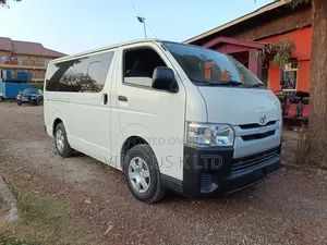 Toyota HiAce 2019 White
