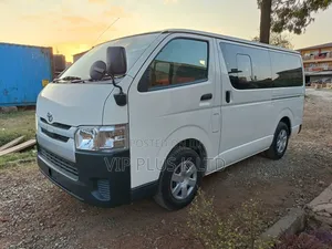 Toyota HiAce 2019 White