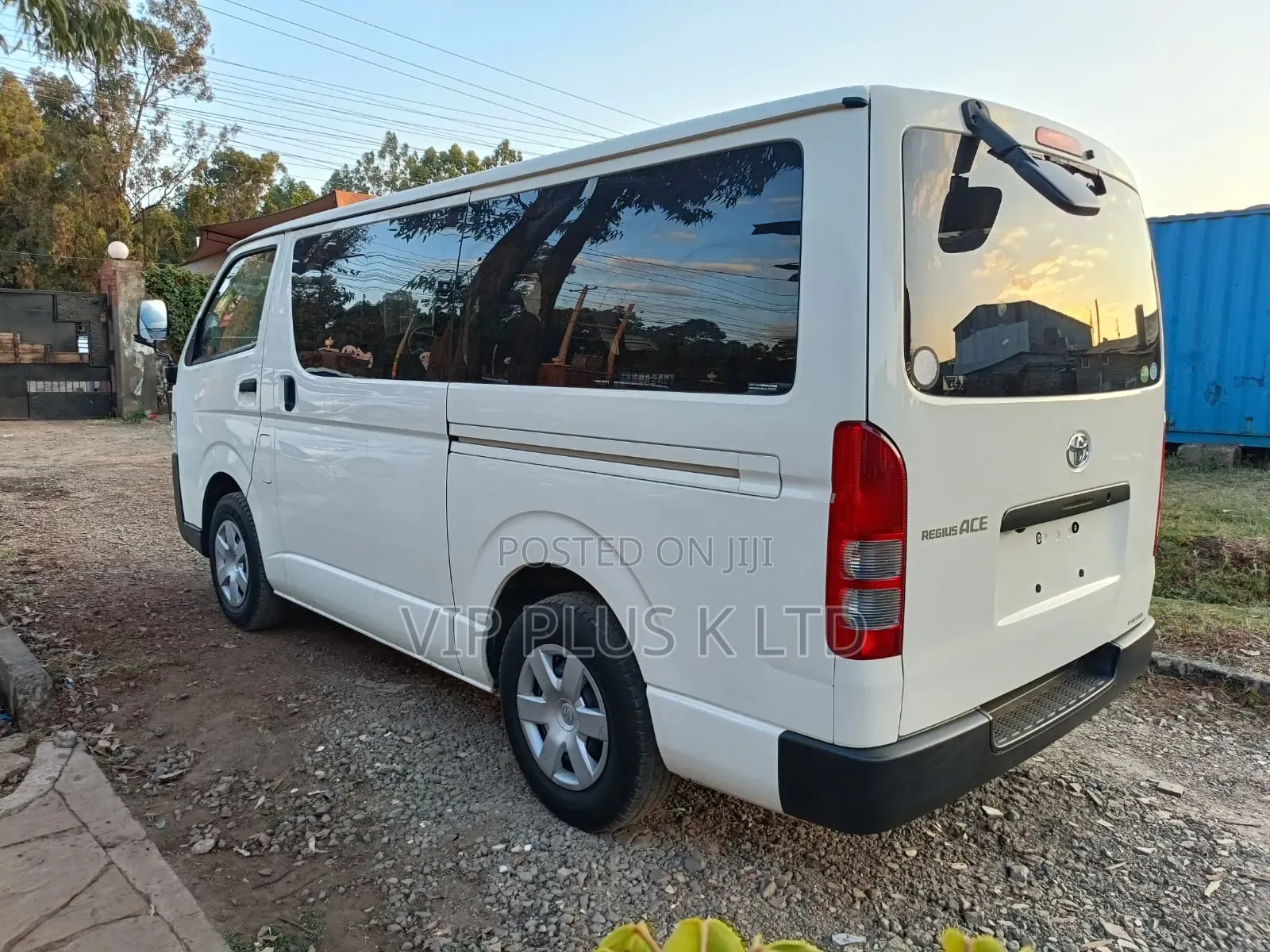 Toyota HiAce 2019 White