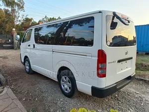 Toyota HiAce 2019 White