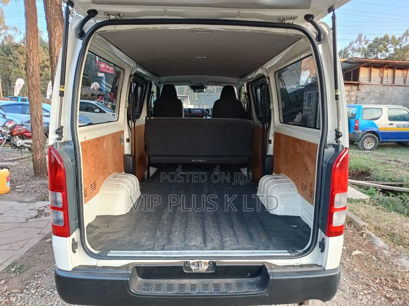 Toyota HiAce 2019 White