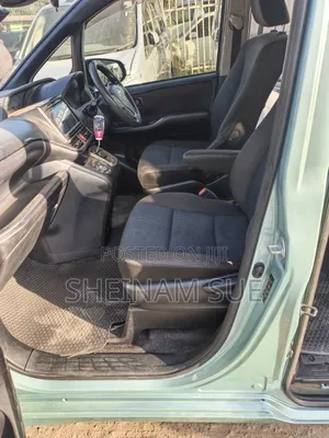 Toyota Voxy 2017 Green
