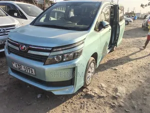 Toyota Voxy 2017 Green