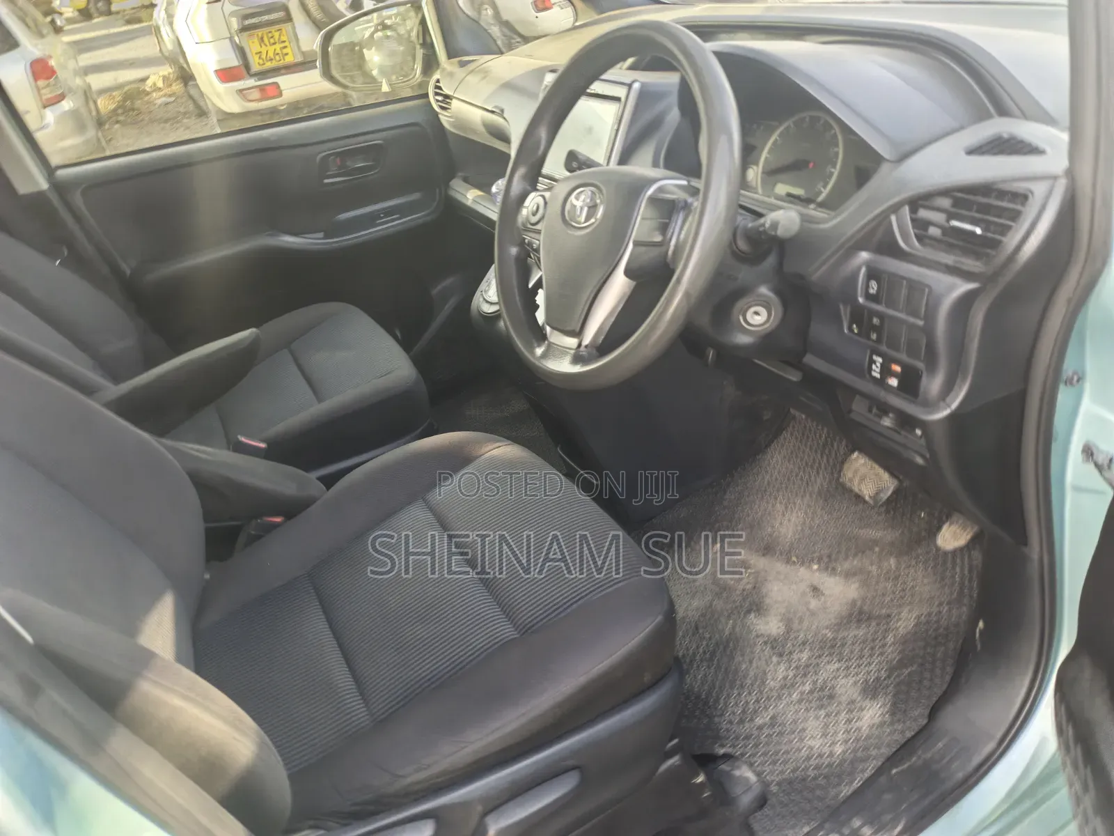 Toyota Voxy 2017 Green