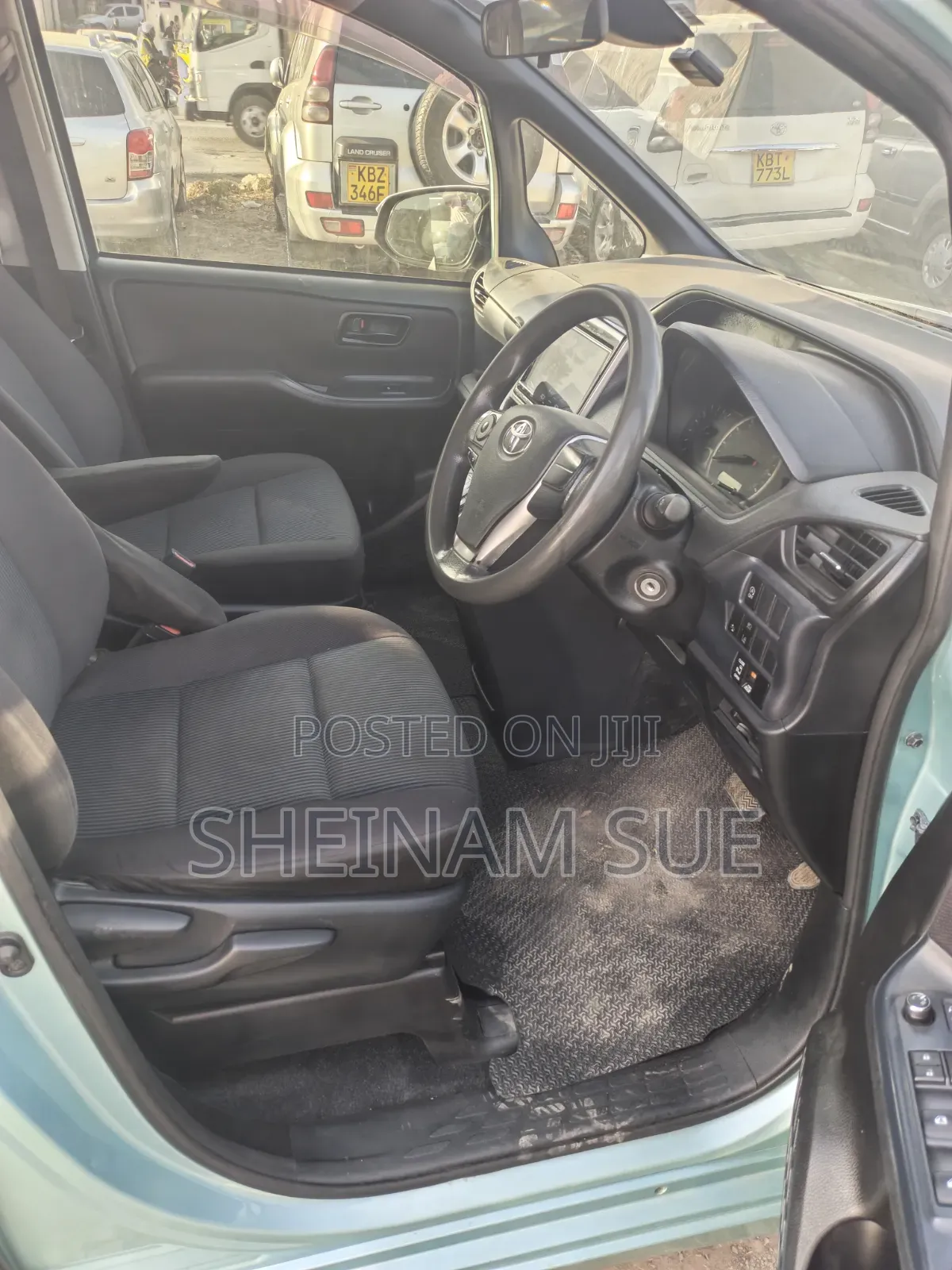 Toyota Voxy 2017 Green