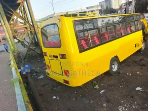 Isuzu NQR 2016 Yellow
