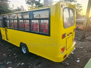Isuzu NQR 2016 Yellow