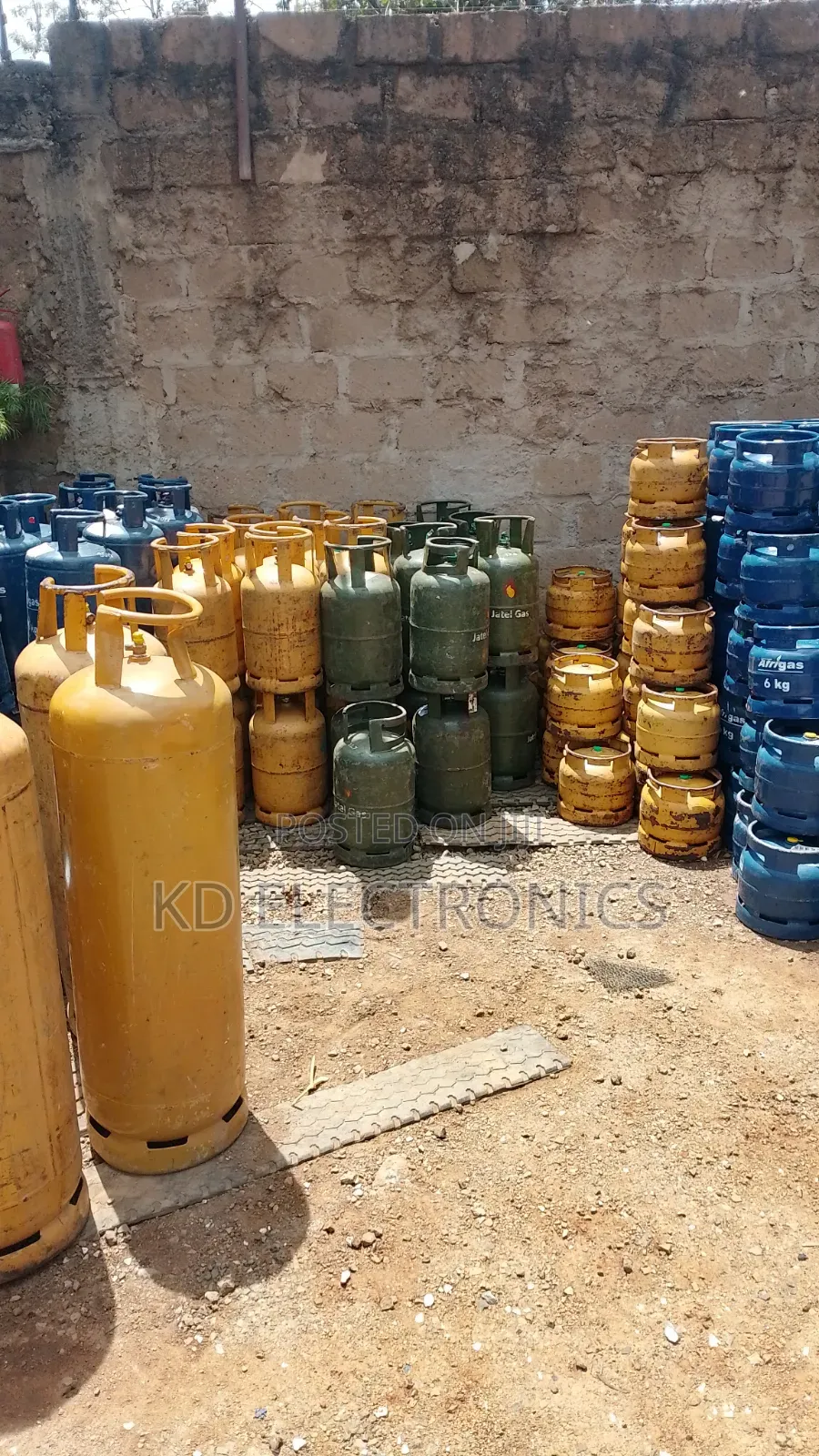Gas Cooker and Cylinders
