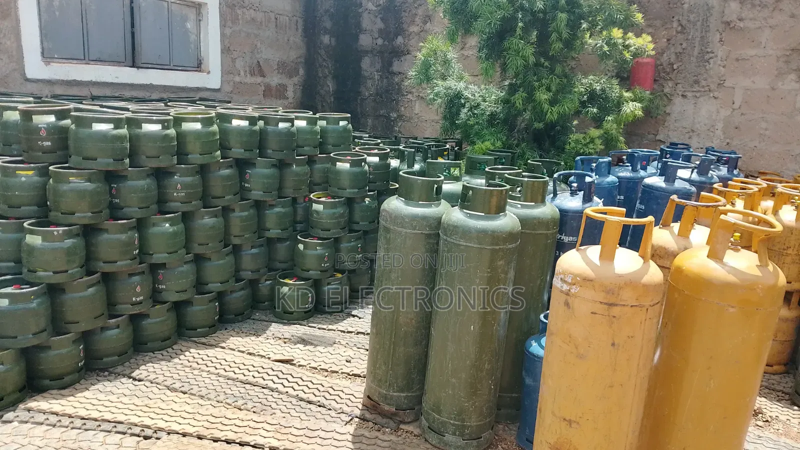 Gas Cooker and Cylinders