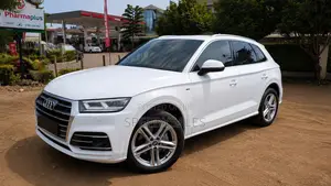 Audi Q5 2.0T Premium AWD quattro 2019 White