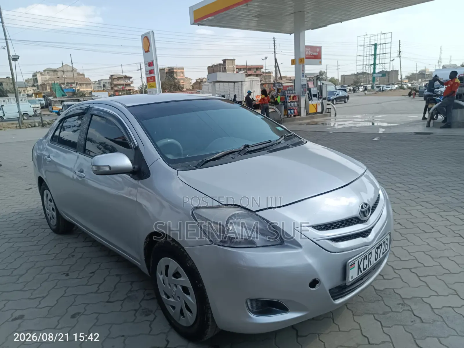 Toyota Belta 2011 Silver
