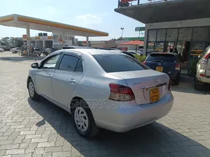 Toyota Belta 2011 Silver