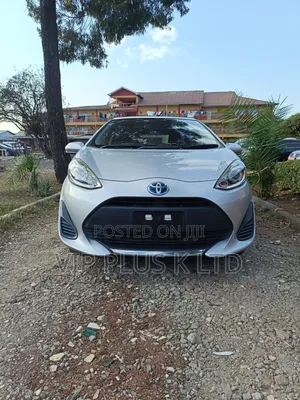 Toyota Aqua 2019 Silver
