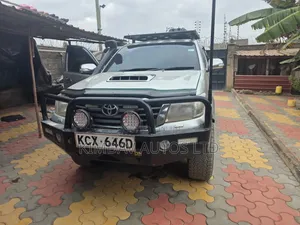 Toyota Hilux 2013 Silver