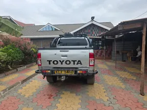 Toyota Hilux 2013 Silver