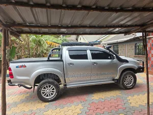 Toyota Hilux 2013 Silver