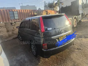 Toyota ISIS 2008 Black