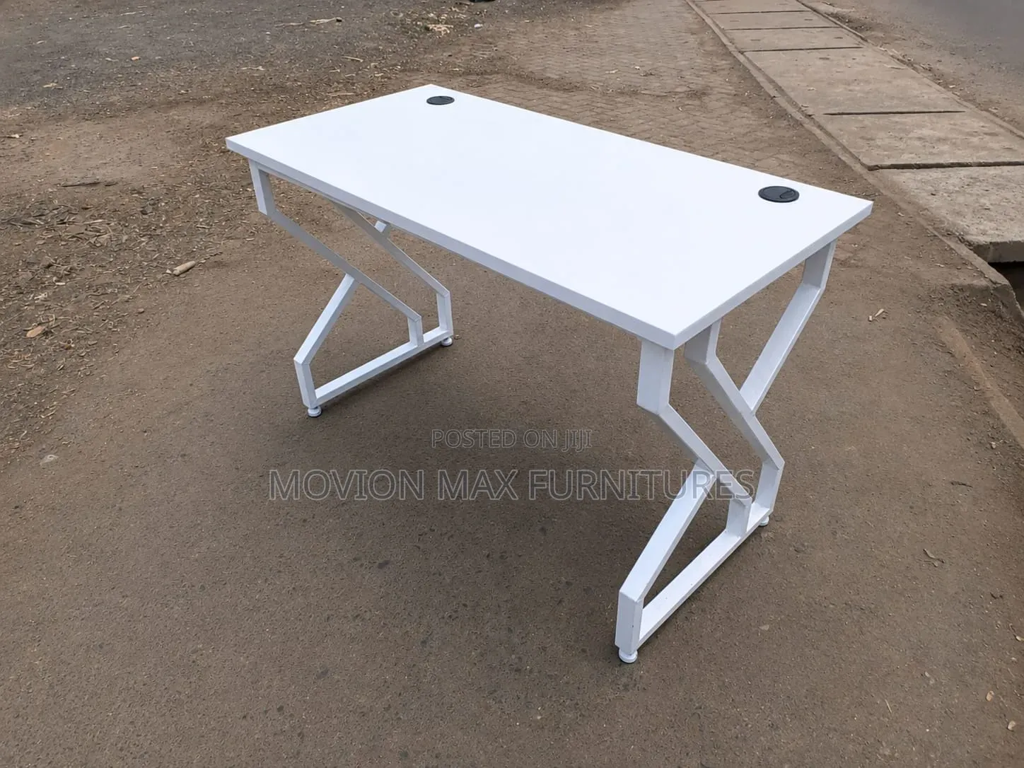 Office Table Metallic, Innovators Table