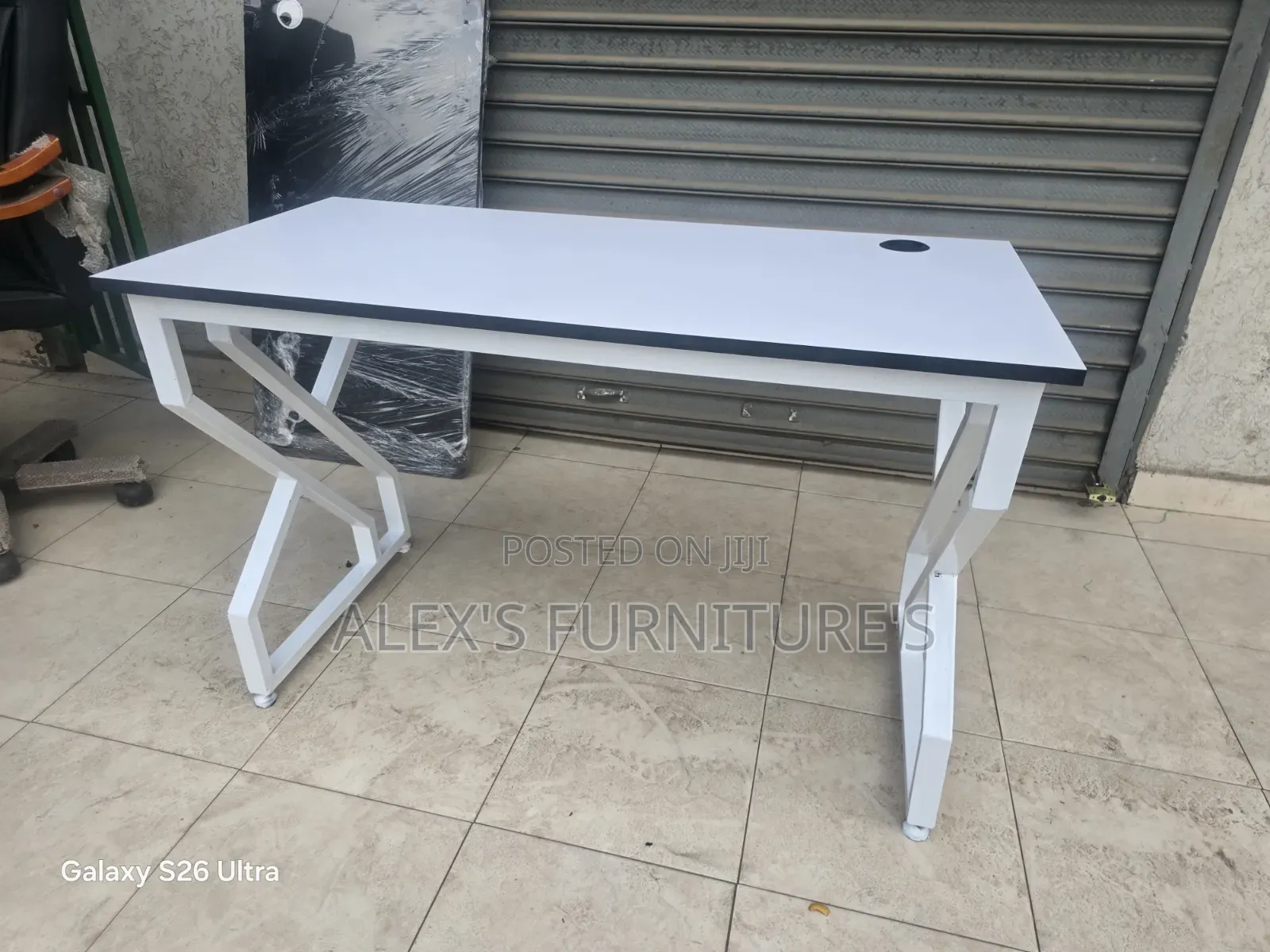 Executive Modern Office Desk With Metallic Frame