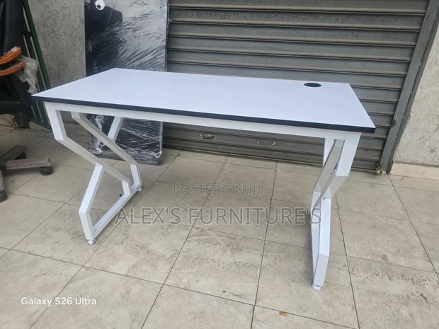 Executive Modern Office Desk With Metallic Frame